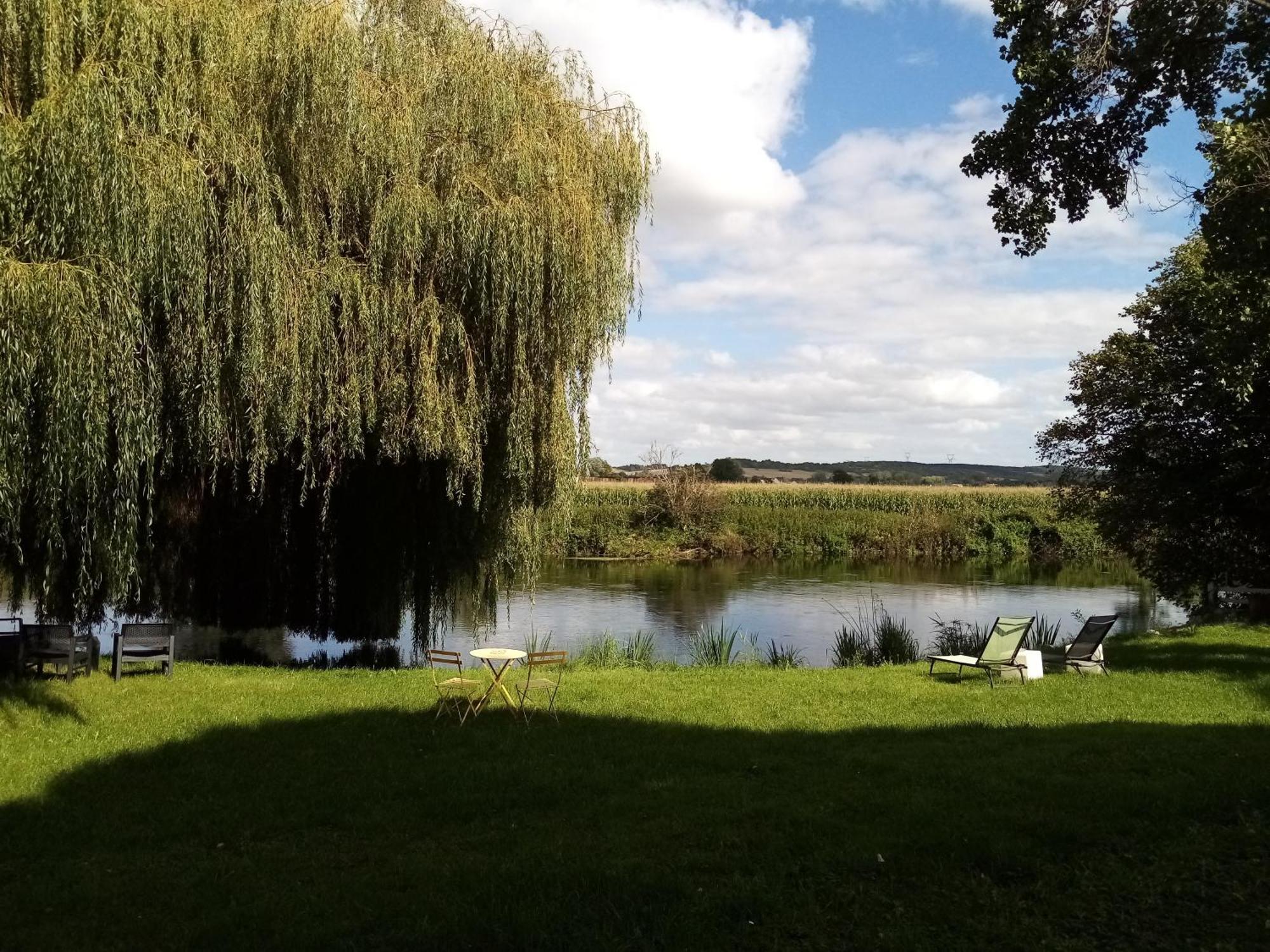 Havre De Paix Au Bords De L'Eure - Divers Hebergements Garennes-sur-Eure Exteriér fotografie